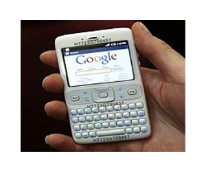 Lawsuit slams 'apps' for mining smartphone contacts