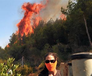 Six injured in blaze raging in southern Greece