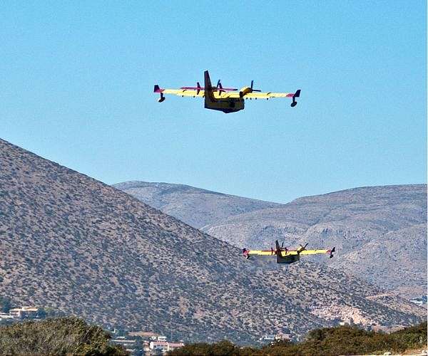 Greece to buy seven Canadian water bombers for wildfires