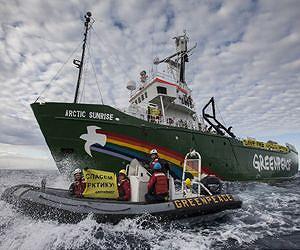 Nobel winners urge Russia to drop Greenpeace piracy charges