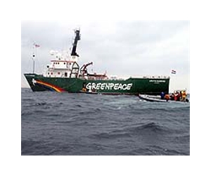 Greenpeace sabotages Australia-bound super-trawler