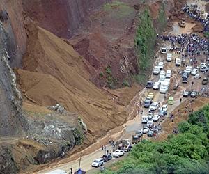 Landslide kills 14 in Ecuador