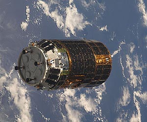 Japanese Cargo Spacecraft Docks with ISS