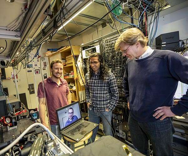New approach may help clear hurdle to large-scale quantum computing
