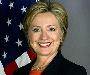 Clinton presses India to cut Iran oil imports