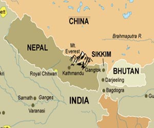 Hopes fade for missing climbers after Nepal avalanche