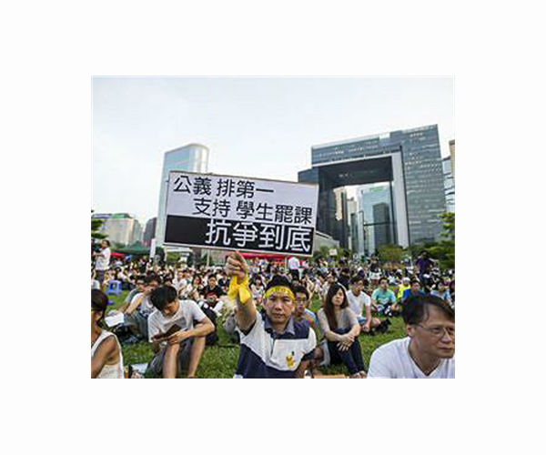 Graduating Hong Kong students display banned pro-democracy slogans