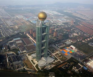 'Richest' China village sends off chief in high style