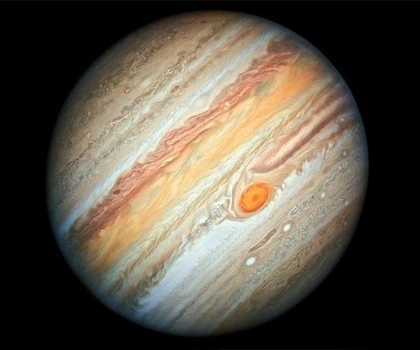 Hubble shows winds in Jupiter's Great Red Spot are speeding up