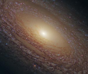 Hubble Shows New Image of Spiral Galaxy NGC 2841