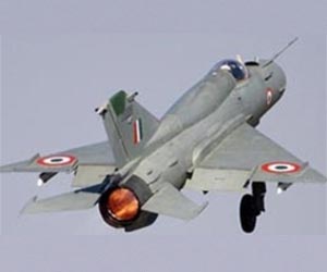 Two Soviet-era fighter planes found on N. Korea ship
