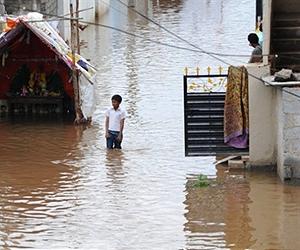 65 die as monsoon rains lash northern India