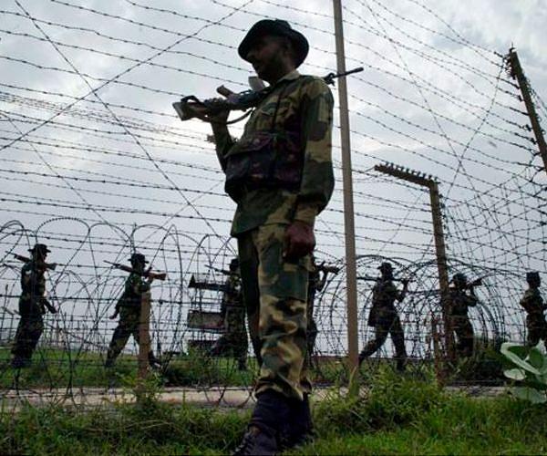 Pakistan separatists kill 7 soldiers in border post attack