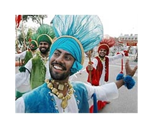 Indian festival goers warned about water wastage