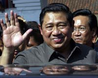 Indonesia's Yudhoyono unveils rainbow cabinet