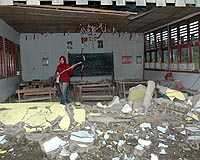 Indonesia quake kills four, topples homes