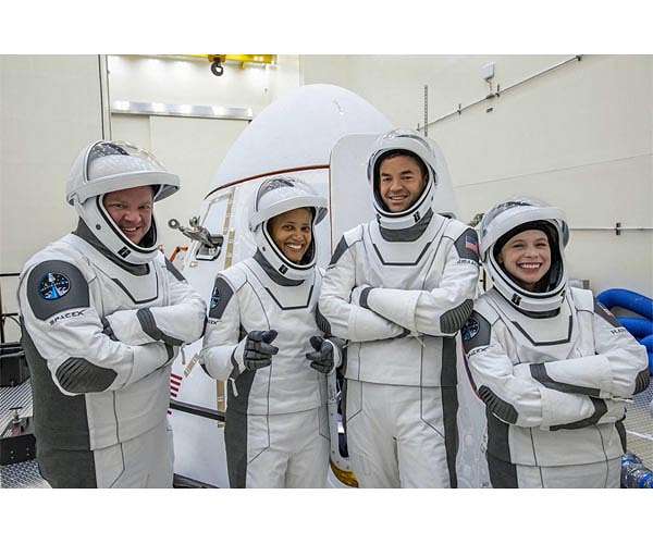 A billionaire, a cancer survivor... Who will be on the next SpaceX mission?