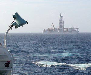 JFAST scientists retrieve temperature data from Japan Trench observatory