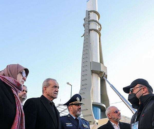 Iran unveils new ballistic missile in show of force