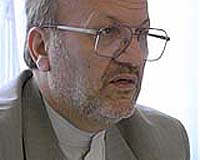 Iran brushes off new sanctions threat
