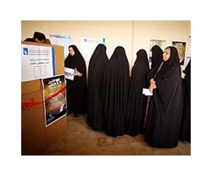 Iraqis hailed for voting despite deadly attacks