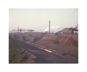Australia urges China to keep out of iron ore talks