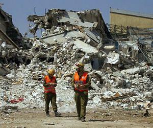 Israelis brace for missiles, plan getaways