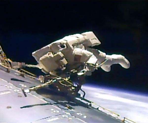 Astronauts conclude spacewalk to replace antenna at space station