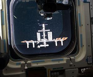 Shuttle Endeavour leaves International Space Station