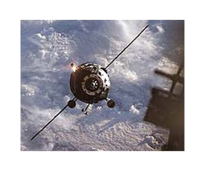 Cargo spaceship docks with ISS despite antenna mishap