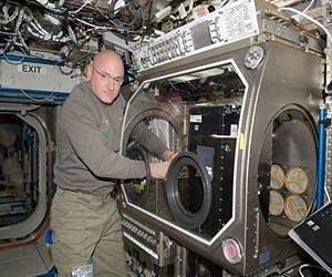 Keeping Rocket Engine Fuel Lines Bubble Free in Space