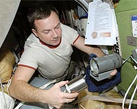 US, Russian spacemen take spacewalk: mission control
