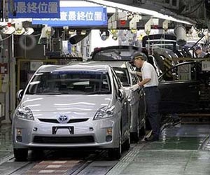 Japan factory output tumbles ahead of BoJ meeting