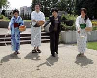Fashion designers aim to help Asian poor with eco-chic