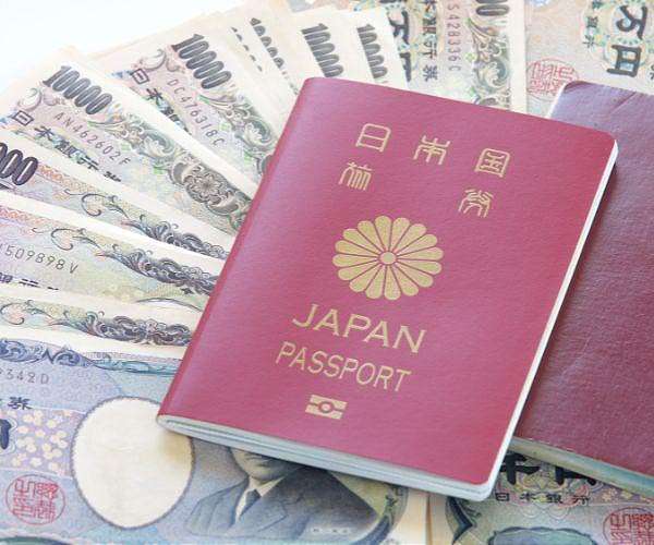 Chinese visitors to Japan slump as spat rumbles on