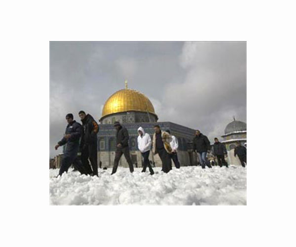 Rare Mideast snow brings Jerusalem joy, misery for Syria refugees