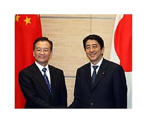 Japan PM suggests summit with China