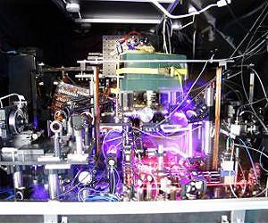 JILA strontium atomic clock sets new records in both precision and stability