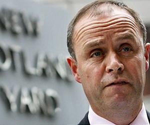 U.K. anti-terrorist head cop taken to task