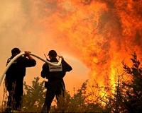 Alberta fires threaten oil installations