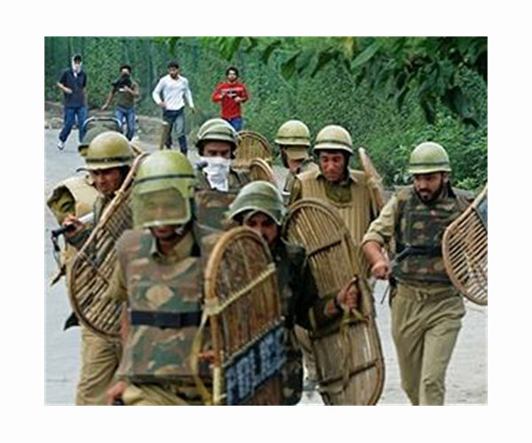 India Kashmir crackdown sparks anger as Pakistan tensions escalate
