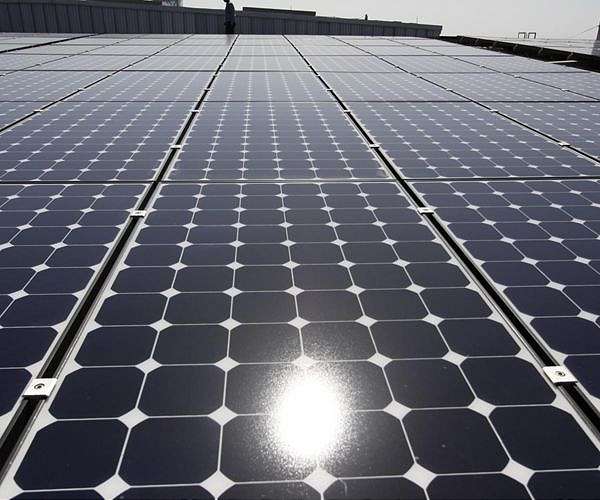 Closing in on state-of-the-art semiconductor solar cells