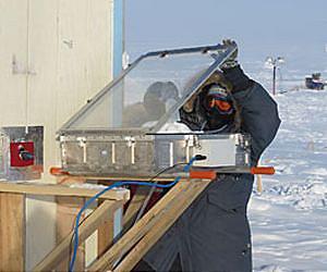 Sunlit Snow Triggers Atmospheric Cleaning, Ozone Depletion in the Arctic