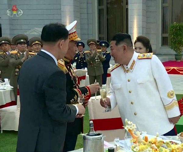 Kim Jong Un, showered with gifts and taken to see ballet, leaves Russia