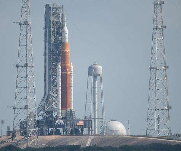 Artemis I mission availability