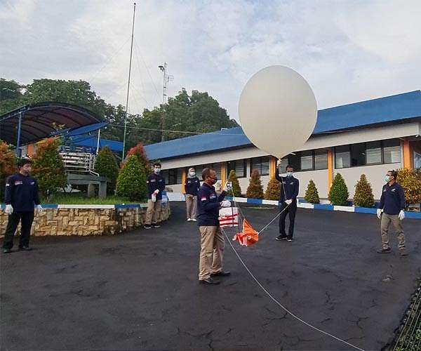 NASA, LAPAN launch Ozonesonde from Indonesian site