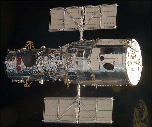 NASA identifies computer problem on Hubble, says fix will take a few days