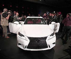 Lexus to launch hybrid sedan in Japan, Europe