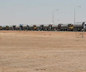 US soldiers see Iraq convoys safe to Kuwait