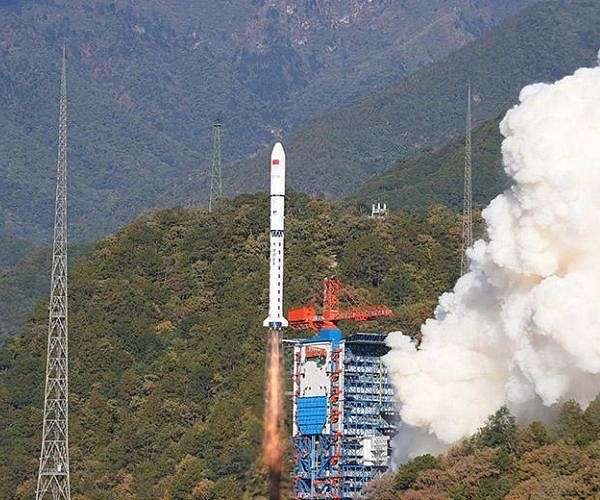 Long March 2D Orbits New Batch of Space-Based Internet Test Satellites